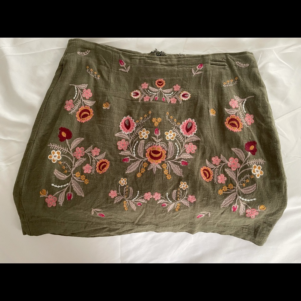 Green with floral appliqué pencil skirt